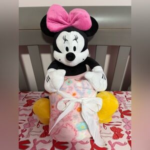 NEW Minnie Mouse Plush with Pink Bow and Blanket